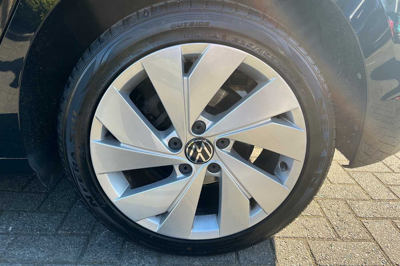 Volkswagen Golf MK8 Hatchback 5-Dr 1.5 TSI (130ps) Style EVO